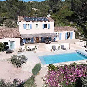 Havre De Paix Au Bord Des Alpilles , Eyguières France